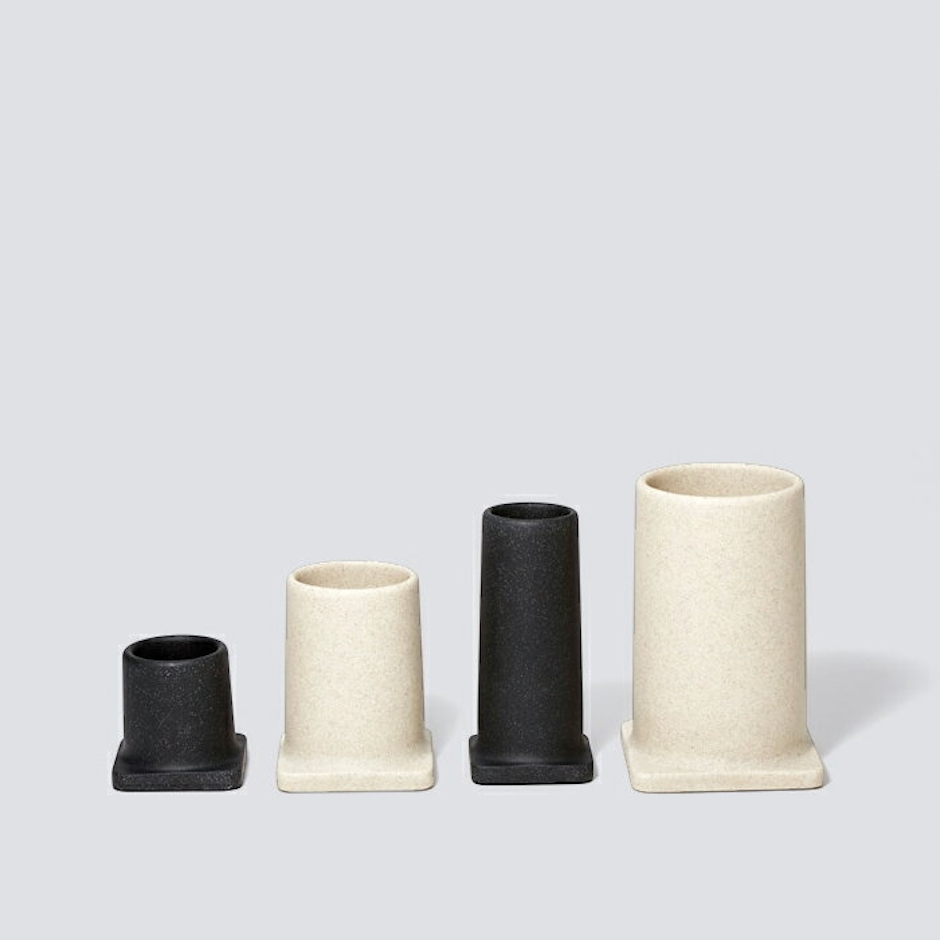 ideaco ideaco 「 Tsutsu S ( ツツ )」 オーガナイザー リビング収納 洗面収納 キッチン収納 小物入れ ペン立て 収納 インテリア 整理 整頓 雑貨 収納雑貨 筒 円柱 縦 キッチンツール 花瓶 一輪挿し カトラリー 置き サンドホワイト サンドブラック 高級感 おしゃれ イデアコ 4枚目