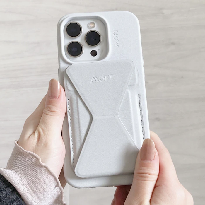 MOFT MOFT【公式直営店】Snap-On スマホスタンド マグネット MagSafe対応 iPhone 14/iPhone 13/iPhone 12シリーズ兼用 ウォレット式 スマホスタンド 卓上 カードケース機能 カード収納 多角度調節 薄型軽量 折り畳み式 持ち歩き便利 オシャレ 「新色登場」 1枚目