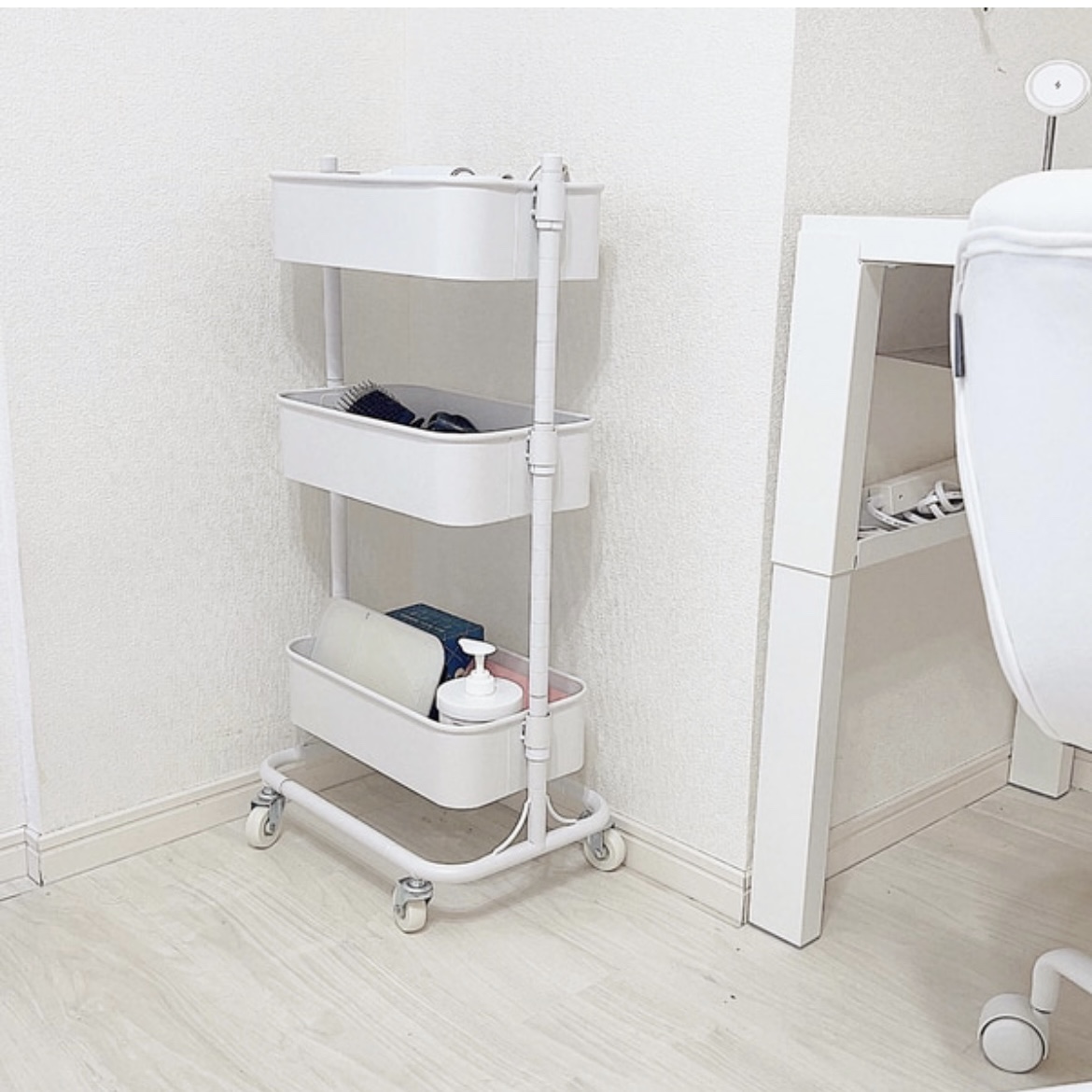 ワゴン キッチンワゴン スリム 高さを変えられる スリムトローリー キャスター付き 幅27.5 奥行39.5 高さ77cm バスケットトローリー ワゴン収納 ベビーワゴン オムツ入れ 白 黒 キッチン 洗面所 収納 山善 YAMAZEN 【送料無料】 1枚目