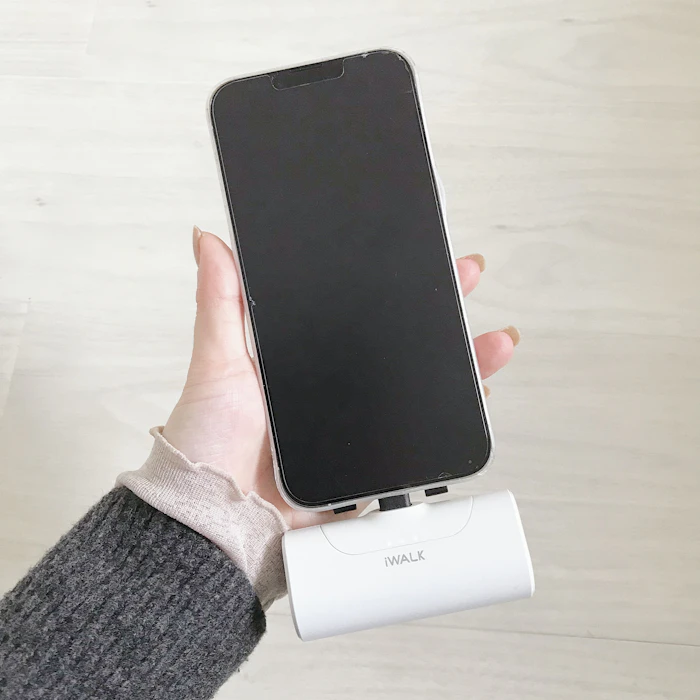 iWALK 超小型 モバイルバッテリー 4500mAh USB-C コネクター内蔵 直接充電 コードレス コンパクト Samsung S23/S22/S20/S10 Note 20/10 LGなど充電対応 PSE認証済 (Android Type-C用 ホワイト) 2枚目