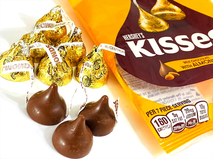 ハーシー キスアーモンド チョコレート 150g 3個 1枚目