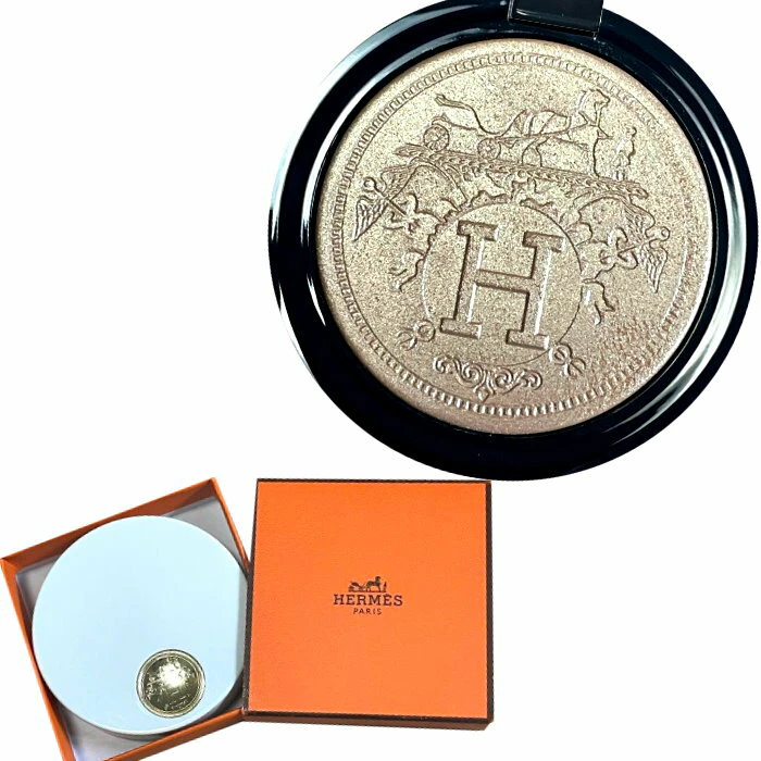 Hermès(エルメス) フェイスパウダー〈プードル オルフェーヴル〉リミテッド・エディション 01 1枚目