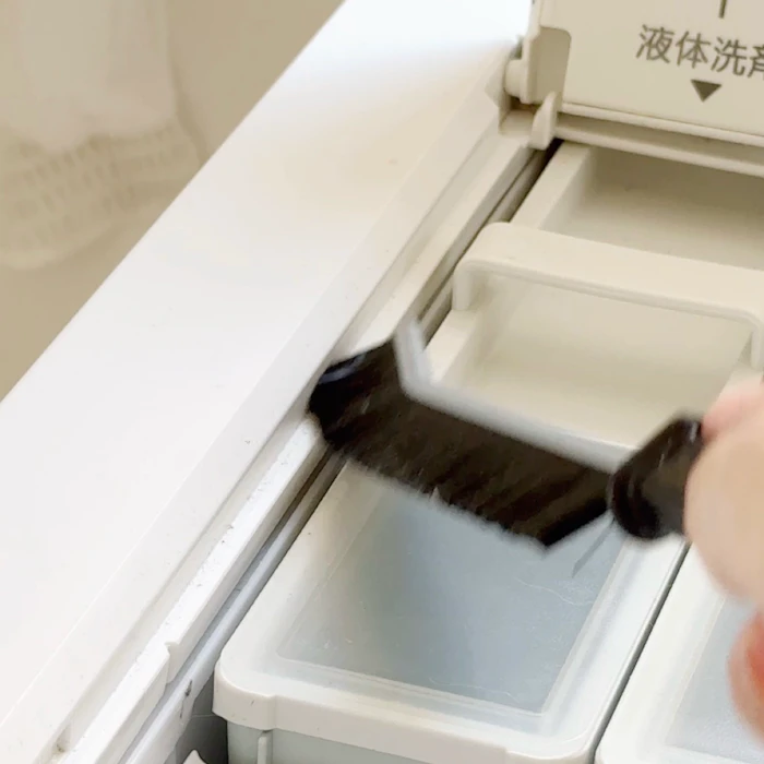 ブラシ お掃除ブラシ Jの字型 J型 掃除用品 掃除用具 大掃除 隙間掃除 サッシ レール ガスコンロ 隙間 排水溝 蛇口 キッチン 便器 風呂 パッキン タイル レンジ トイレ 油汚れ 掃除 節電 省エネ エアコン すきまブラシ スキマブラシ クリーナー 引っ越し 2枚目