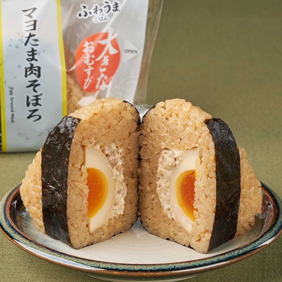 ファミリーマート 大きなおむすび マヨたま肉そぼろ 1枚目