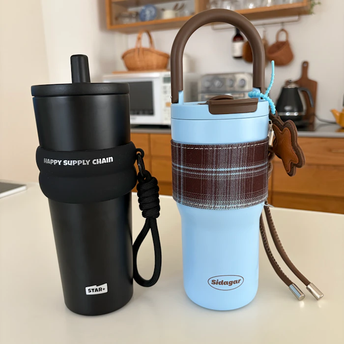 ★ランキング1位受賞★シダガー 水筒 ストロータンブラー 魔法瓶 750ml ストロー付き セラミックタンブラー 2way 水筒 蓋付き 真空断熱 保温 保冷 ステンレス 漏れにくい 女性 男性 誕生日 プレゼント ギフト スターバックス タンブラー スタバ水筒 2枚目