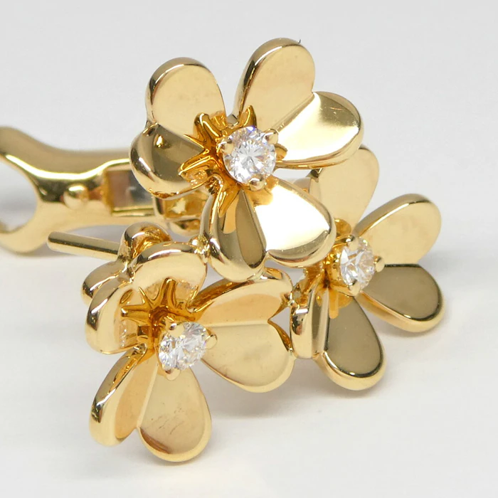 ヴァンクリーフ&アーペル フリヴォル イヤリング、3フラワー、ミニモデル 18K イエローゴールド, ダイヤモンド 3枚目