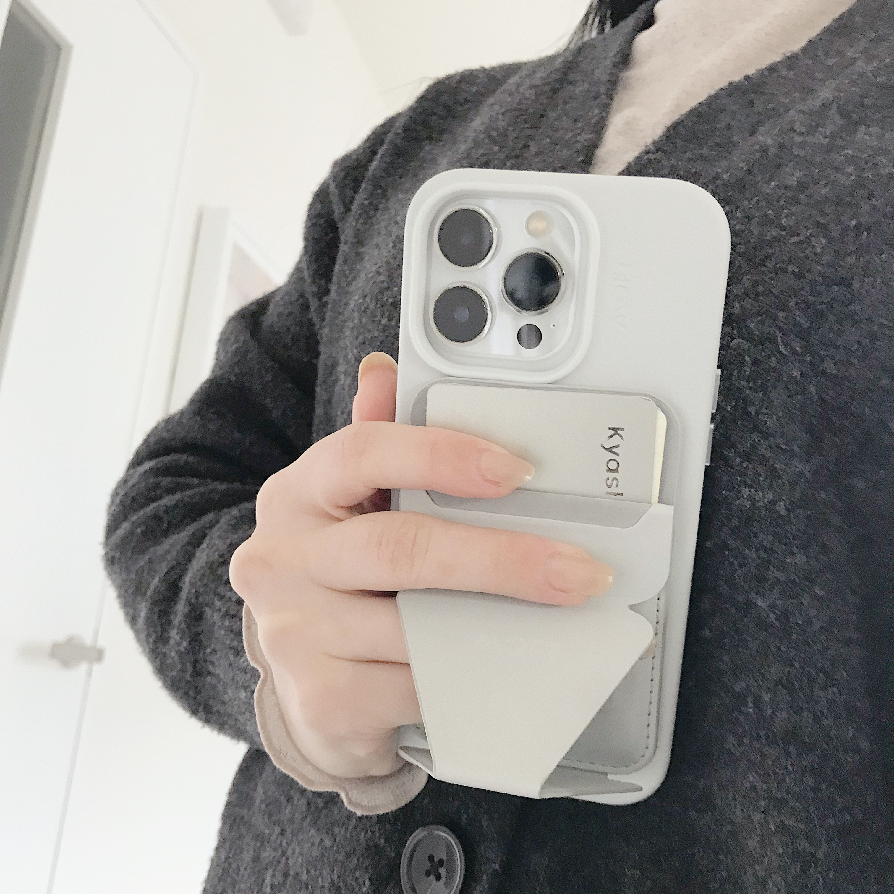 MOFT MOFT【公式直営店】Snap-On スマホスタンド マグネット MagSafe対応 iPhone 14/iPhone 13/iPhone 12シリーズ兼用 ウォレット式 スマホスタンド 卓上 カードケース機能 カード収納 多角度調節 薄型軽量 折り畳み式 持ち歩き便利 オシャレ 「新色登場」 2枚目