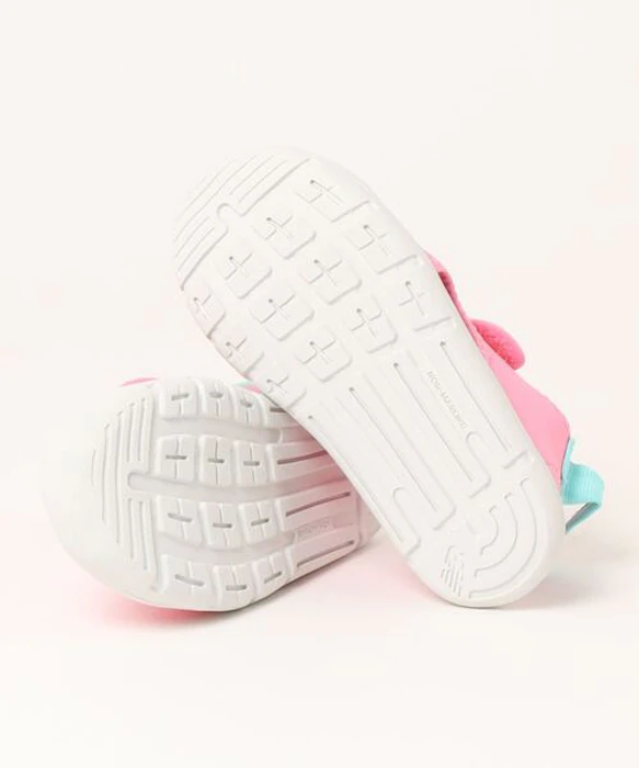 New Balance つま先までしっかり保護してくれる水陸両用サンダル 3枚目