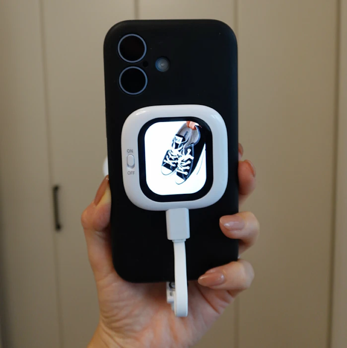 【楽天1位】Founist Vlogmate mini 自撮りモニター スマホ用外カメラ 充電不要 自撮りスクリーン 超薄 軽量 iPhone対応 スマホ 背面モニター マグネット式 有線 自撮りカメラモニター 高輝度 高解像度 外部ディスプレイ Vlog ビデオ ライブ配信 1枚目