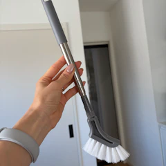 コモライフ コモライフ 伸縮式 すき間ごっそりお掃除ブラシ (最大約111.5cm) 掃除ブラシ ロング 伸縮 すき間 掃除 ブラシ ミニブラシ付き グレー カーブ形状 コンパクト 腰を曲げずに掃除 ほこり ゴミ テレビ裏 洗濯機 冷蔵庫 隙間 巾木 引き戸 レール 掃除道具 1枚目