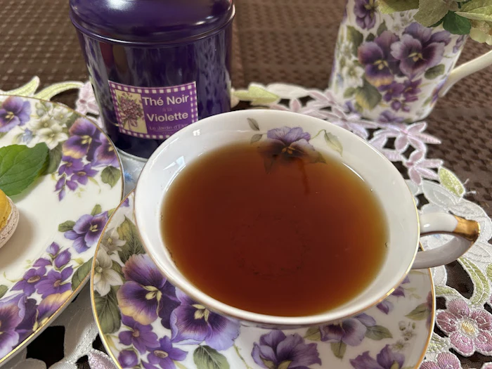 輸入元:ハートアートコレクション すみれ紅茶(ブラックティー/バイオレット)缶入りLサイズ(茶葉130g) 2枚目