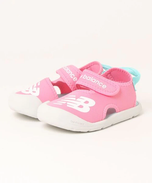 New Balance つま先までしっかり保護してくれる水陸両用サンダル 1枚目