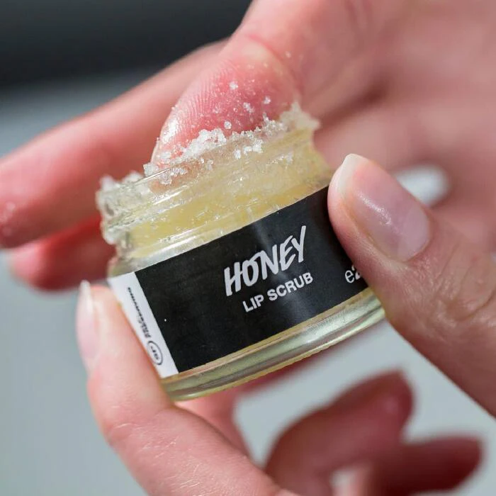 lush LUSH ラッシュ 公式 ミツバチ リップ スクラブ リップケア ペパーミント オレンジ 砂糖 シュガースクラブ 角質除去 保湿 手作り プレゼント プチギフト コスメ 2枚目