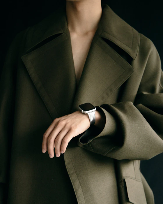 h'eres Apple Watch vintage - like silver band 1枚目