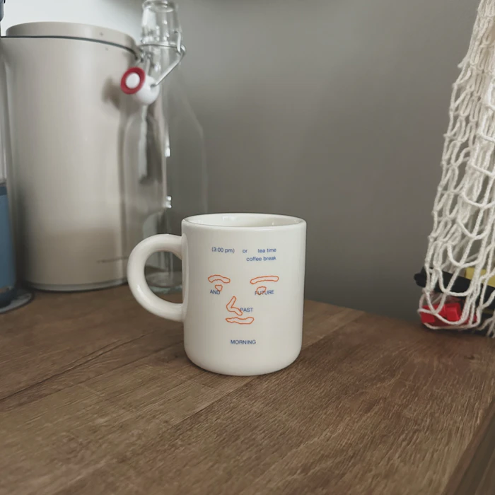 published by collé AND FUTURE PAST MUG 2枚目