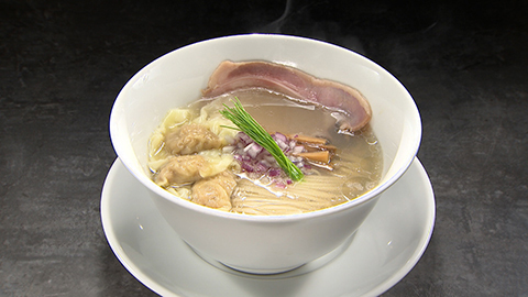 宍道湖しじみ中華蕎麦 琥珀 池袋店 中華蕎麦塩＋ワンタン 1枚目