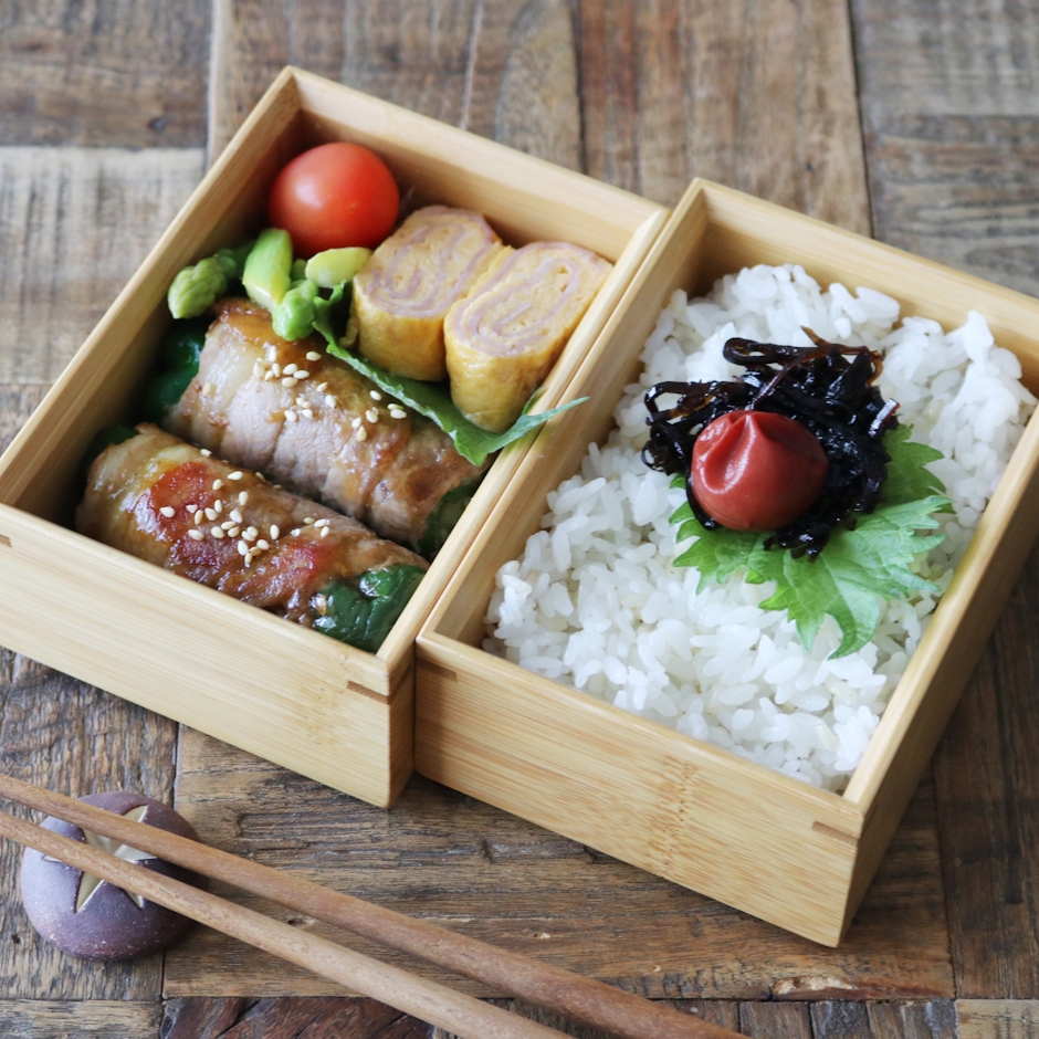 萬洋 弁当箱 スス竹 二段弁当ミニ 萬洋 日本製 スス竹 二段弁当 ミニ ベルト付 13×9×10cm 57034A 1枚目