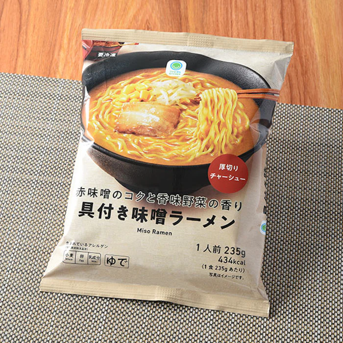 ファミリーマート 赤味噌のコクと香味野菜の香り具付き味噌ラーメン 1枚目