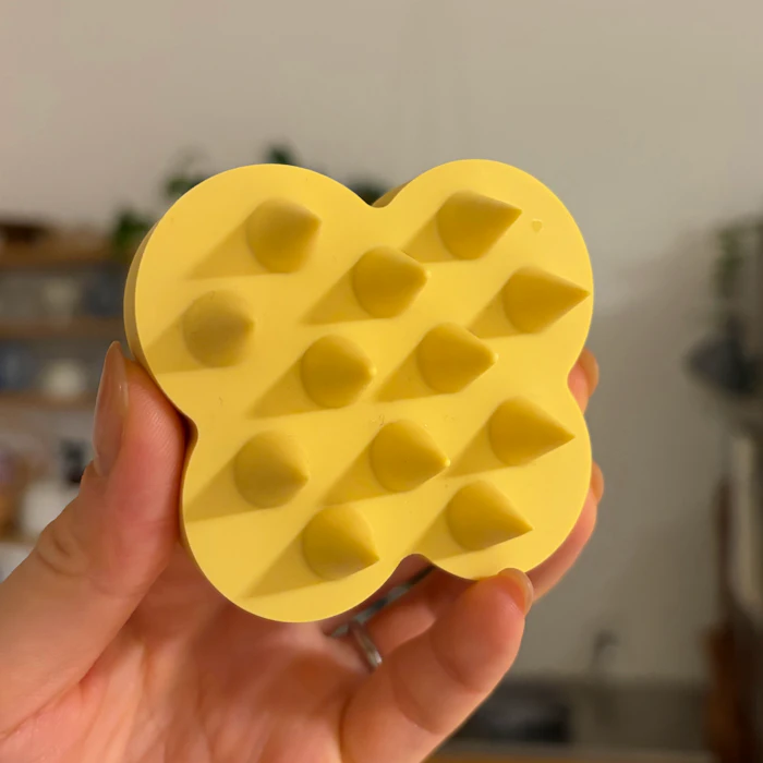 ウカ uka(ウカ) スカルプブラシ ケンザン ミディアム タイガーイエロー/頭皮ブラシ スカルプブラシ 頭皮ケア シャンプーブラシ ニオイ 1枚目