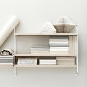 【日本代理店】String Pocket スウェーデン製 アッシュホワイト | ストリングポケット ストリングシェルフ 飾り棚 壁掛け 棚 シェルフ ウォールシェルフ インテリア おしゃれ お洒落 家具 北欧 北欧家具 北欧インテリア 収納 リビング 組み立て 1枚目