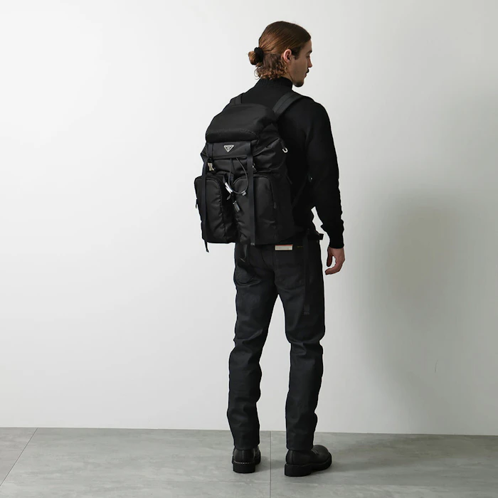 PRADA Re-Nylon xサフィアーノレザー バックパック 2枚目