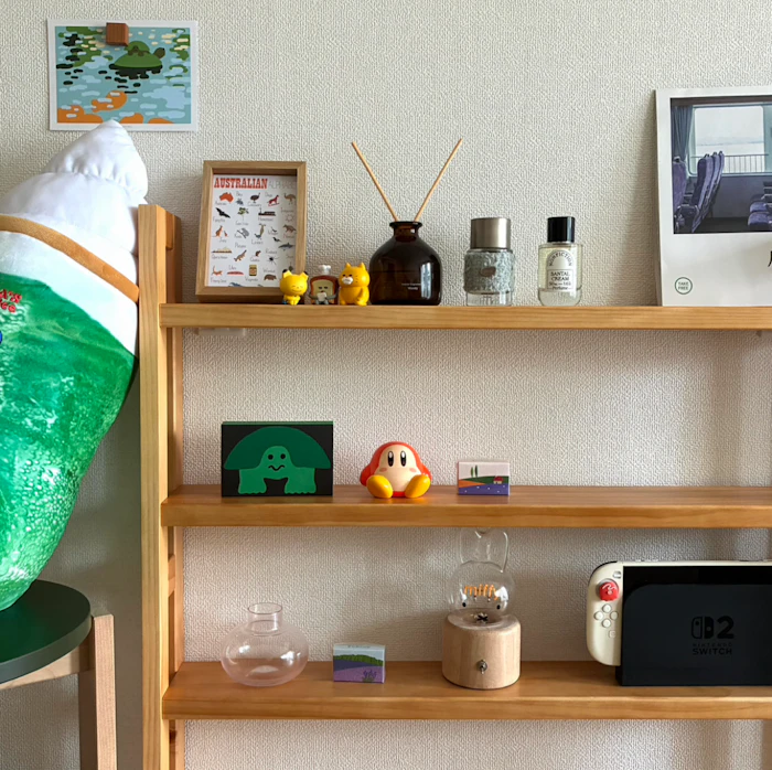 ベルメゾン ピンで壁付け 薄型 収納ラック 天然木 ロータイプ | 幅80cm 奥行12.5cm 高さ86cm 1枚目