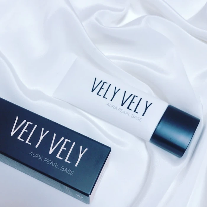 VELYVELY オーラ パールベース 1枚目