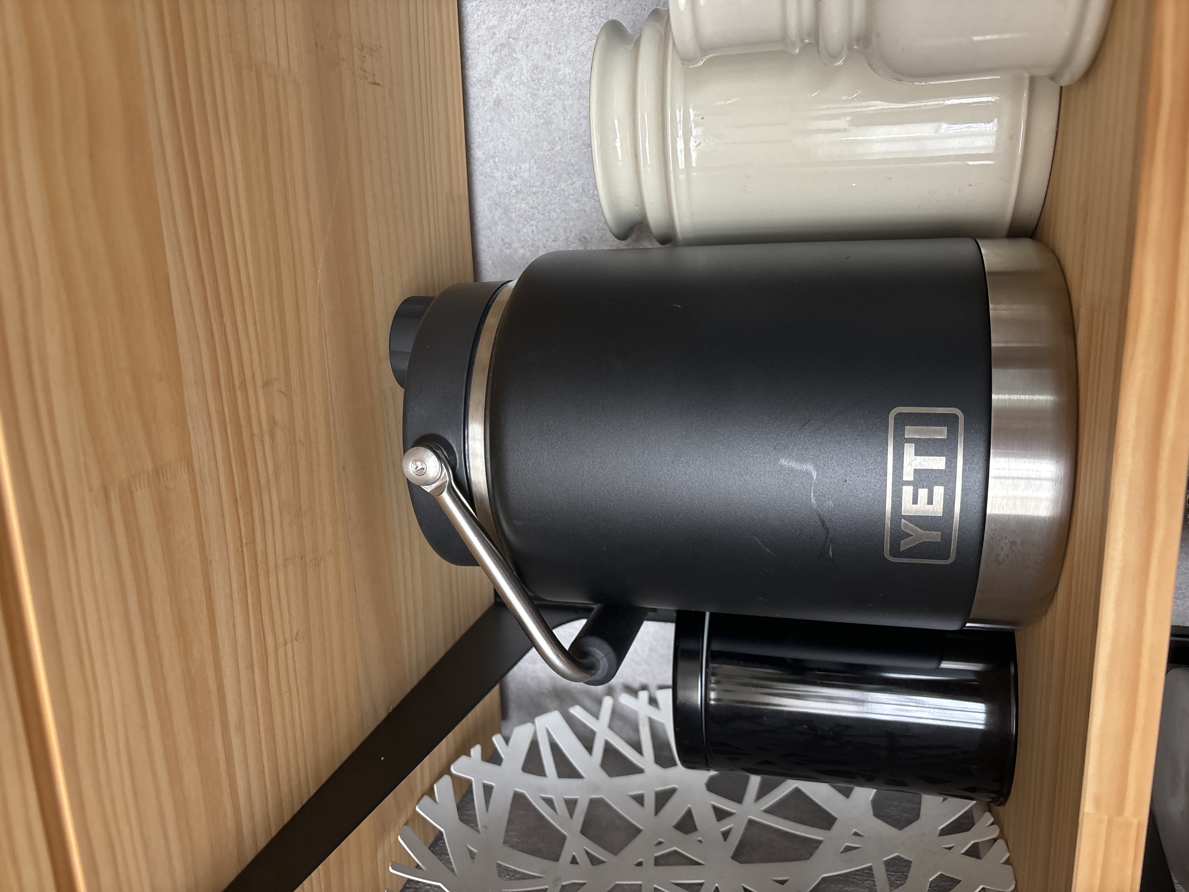 YETI YETI イエティ ステンレス鋼 ハーフガロンジャグ 保冷 保温 [ブラック] RAMBLER HALF GALLON JUG [BLACK] 【並行輸入品】【海外直送品】 2枚目