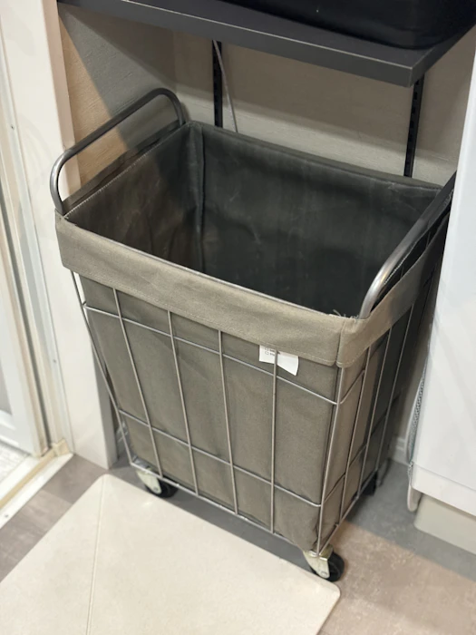 BRID BRID ランドリーストレージ スクエア 45L ホワイト メルクロス 3073-WH ランドリーバスケット キャスター付き ハンドル付き ワゴン スリム 大容量 角ンドリー 収納 洗濯カゴ 1枚目