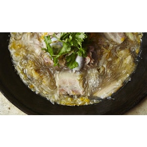 味坊鉄鍋荘 酢菜白肉豚三枚肉と発酵白菜の煮込み 1枚目