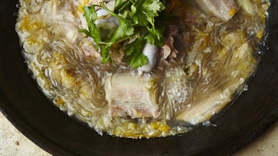 味坊鉄鍋荘 酢菜白肉豚三枚肉と発酵白菜の煮込み 1枚目