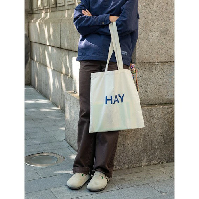 【マラソン期間中ポイント5倍】【2025新作】正規品 HAY 【日本限定色】TOTE BAG ヘイ トートバッグ 限定デザイン ロゴトート バッグ ナチュラルカラー オーガニックコットン100% メール便対応 シンプル 3枚目