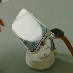 Belkin 【Amazon.co.jp限定】Belkin 25W Qi2 2-in-1 ワイヤレス充電スタンド MagSafe マグセーフ 急速充電 iPhone17,16~12 Apple watch アップルウォッチ対応 サンド WIZ043dqSD-A 1枚目