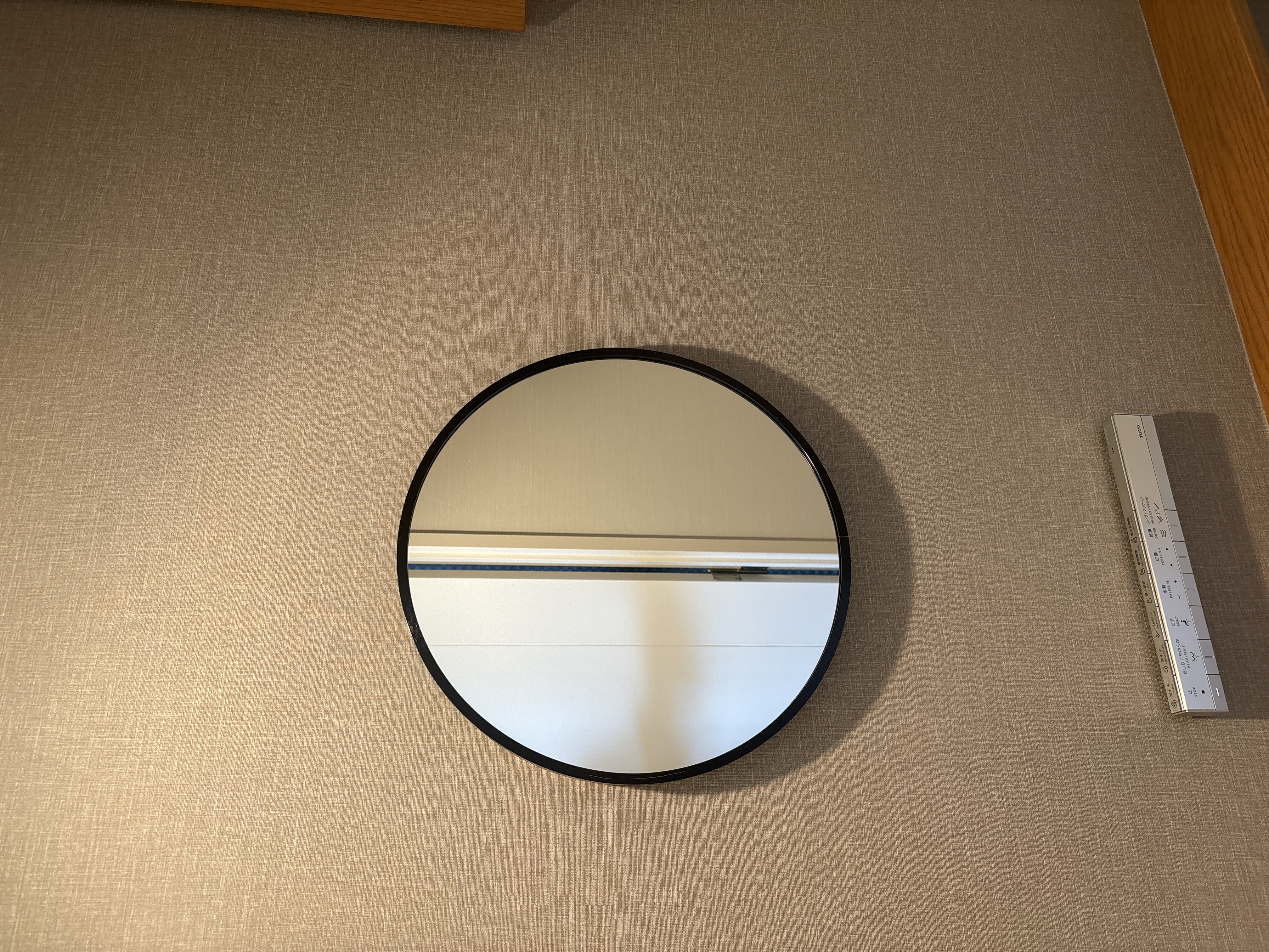 鏡 壁掛け 洗面鏡 ウォールミラー おしゃれ 壁掛けミラー 丸い 玄関 洗面台 トイレ 寝室 丸形 風水 かがみ 40cm ミラー 金 開運 化粧 新築 北欧 飛散防止加工 インテリア ブラック シルバー ゴールド 1枚目