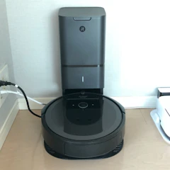 iRobot(アイロボット) ルンバ i7+ I755060 1枚目