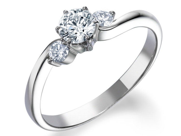 ダイヤモンドの名門 ロイヤル アッシャー の結婚指輪を実際に試着して検証レビュー Mybest