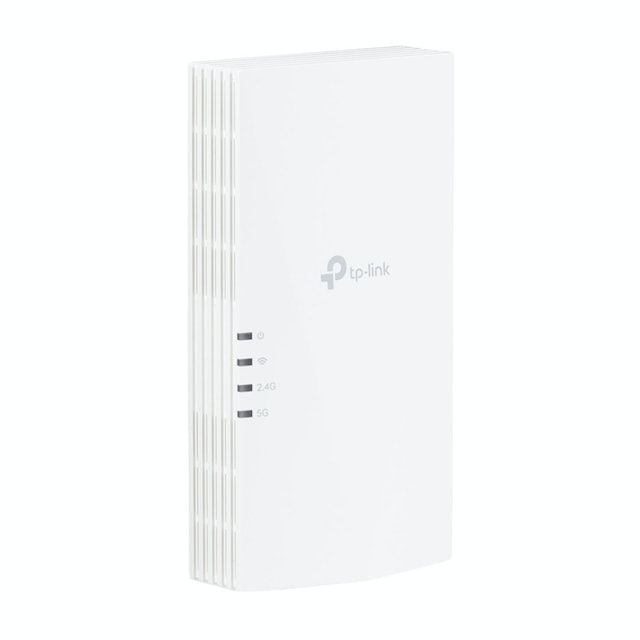 TP-LinkのRE700Xはコンセントに直接挿せる