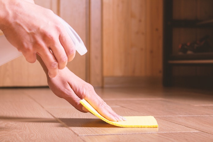 床にすべり止めが付着したときは、どうすればよい?