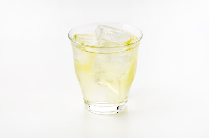 缶チューハイはグラスに注いで飲むのがおすすめ