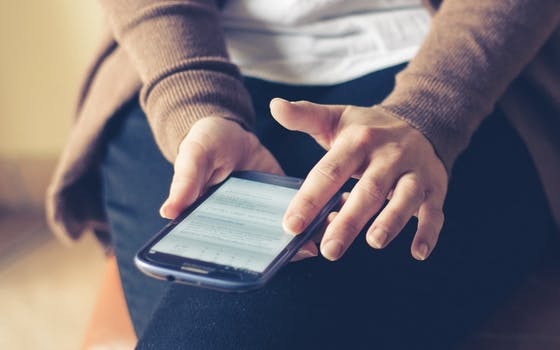 アカウント作成には年齢確認が必要