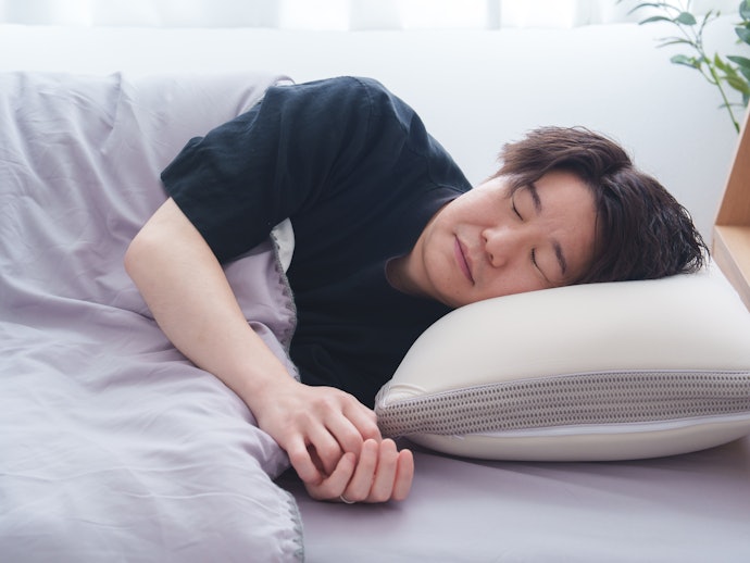 寝具担当が実際に使ってみた!「もちっとしながら沈み込む感触」って結局何?