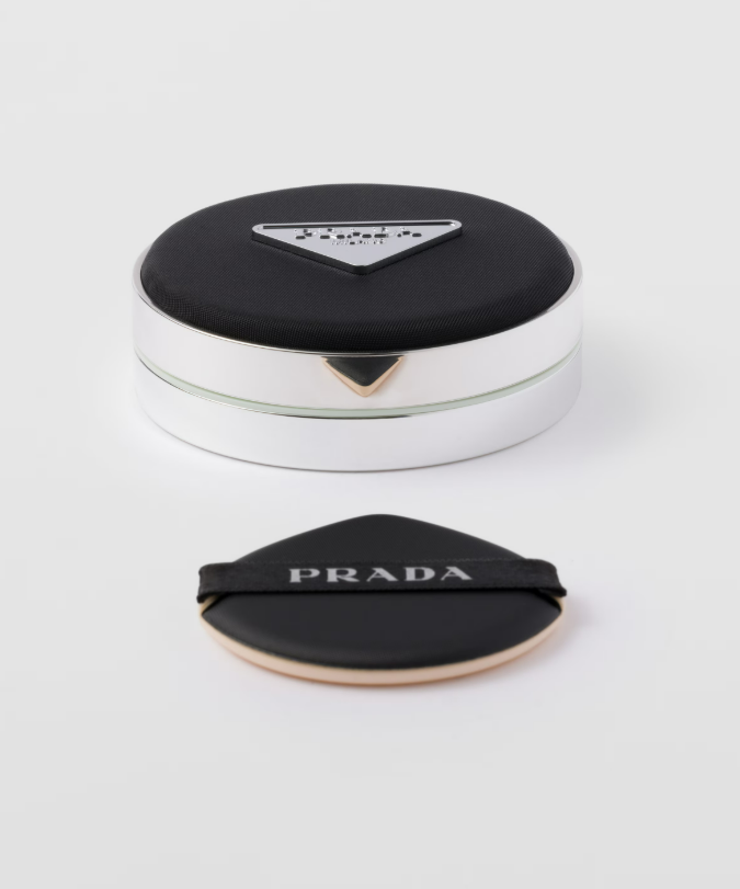 プラダ リヴィール メッシュクッション ファンデーションの プラダ リヴィール メッシュクッション ファンデーションの