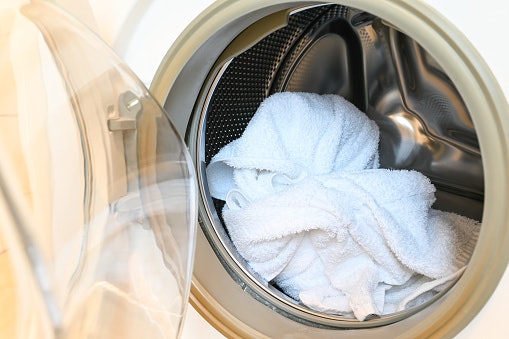 バスローブはどのくらいの頻度で洗えばよいの?洗濯するときの注意点は?