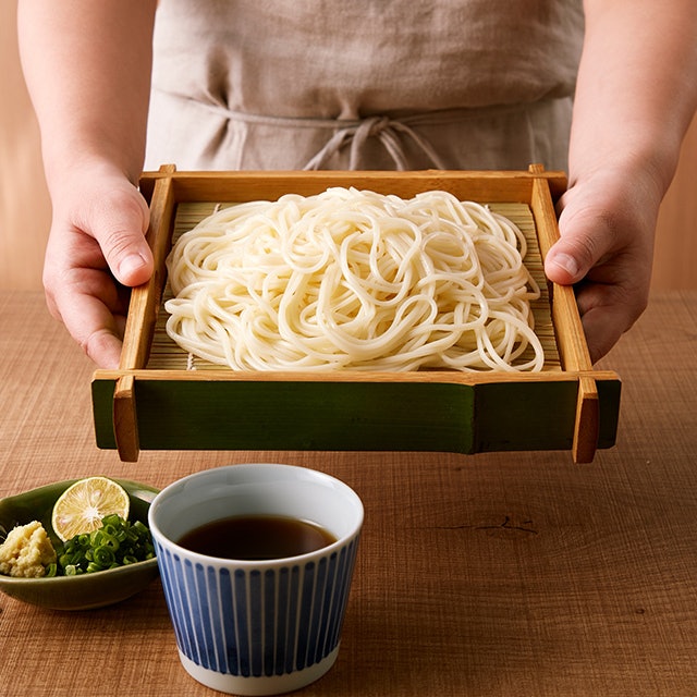 厳選された自然素材を使用。贈答用から徳用まで展開