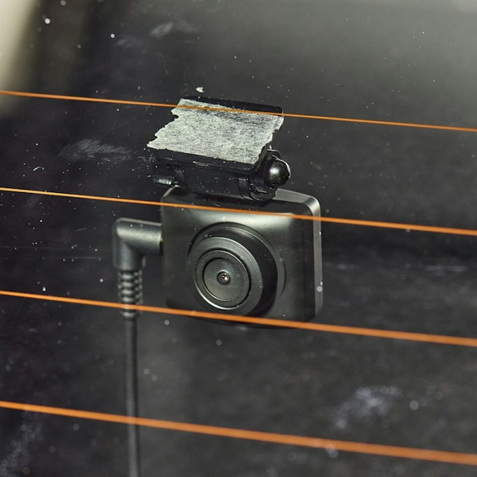 衝撃時や後続車接近時も録画。最大記録容量は128GB