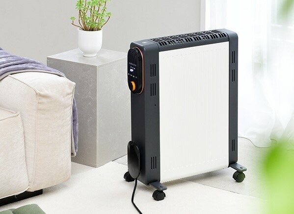 速暖性が期待できる、山善の中価格帯オイルレスヒーター。5段階の温度設定が可能