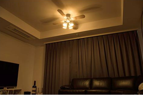 4枚羽で夏も冬も空気を快適に循環させる。LED電球にも対応