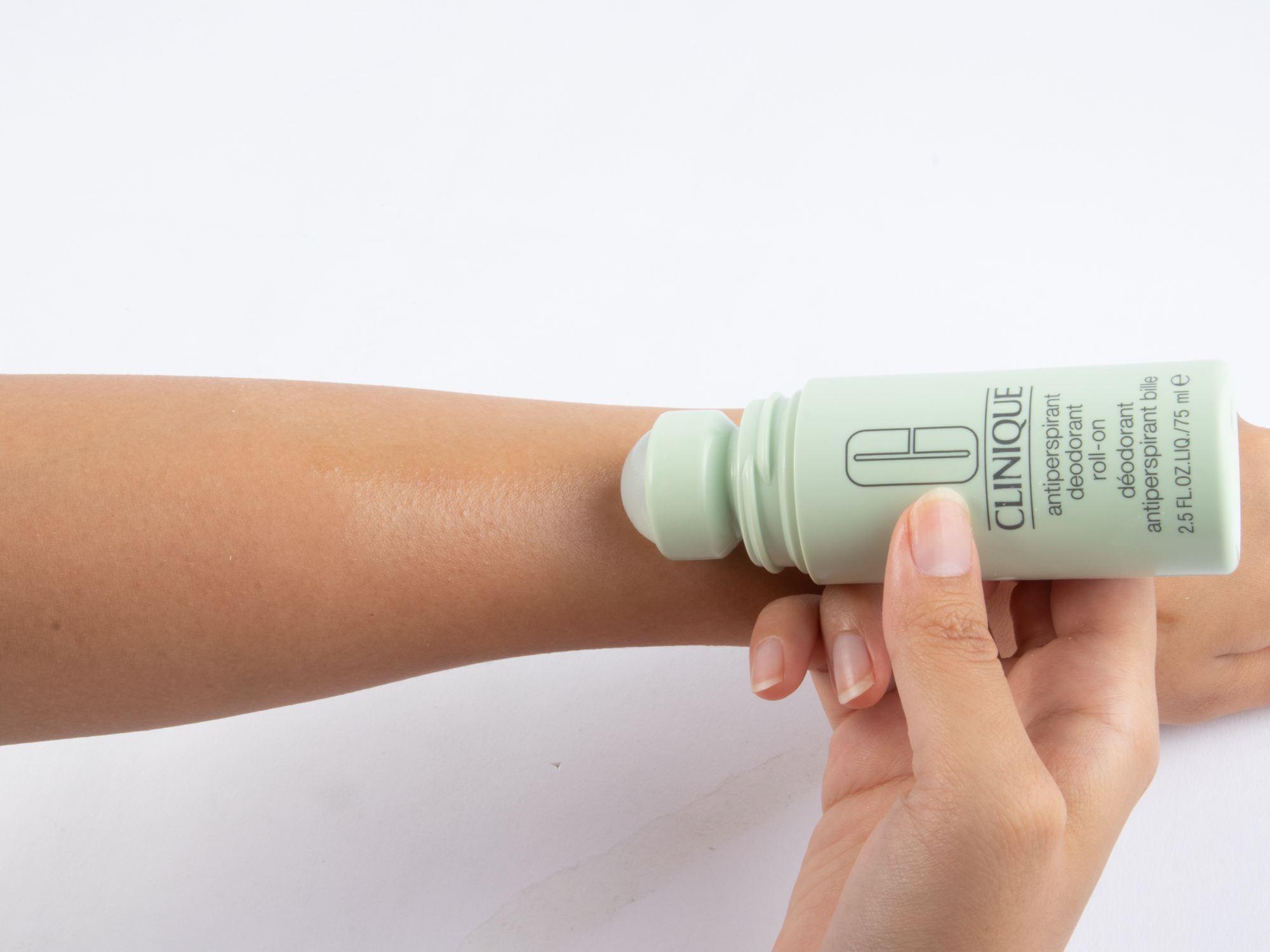 アンティ パースパイラント デオドラントロールオンをレビュー