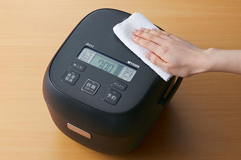スチームキャップなしのフラットな天板。簡単に手入れできるつくり