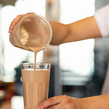 作り方は水や牛乳と混ぜるだけ。シェイカー不要で飲める